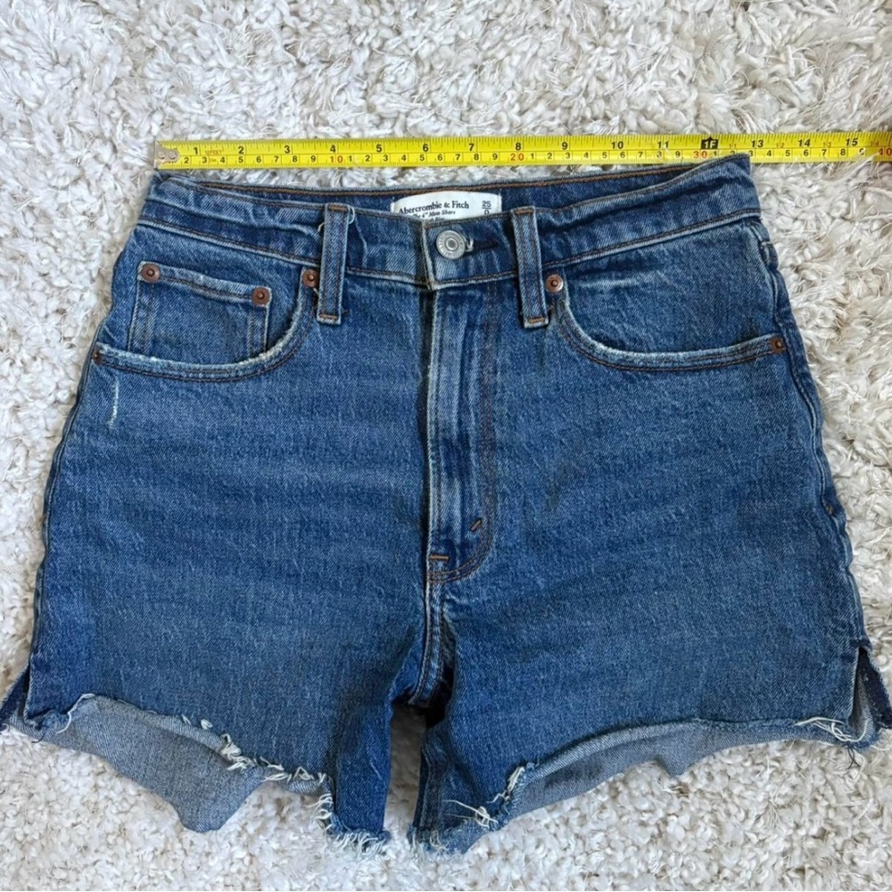 Abercrombie & Fitch The Mom High Rise 4” - Picture 3 of 3